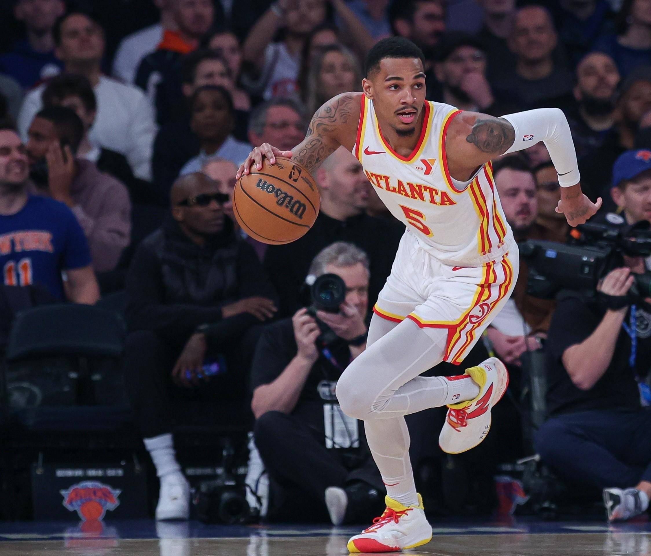 老鹰引发争议!,西亚卡姆官方宣布重要助攻新规赛场气氛高涨 老鹰引发争议!,西亚卡姆官方宣布重要助攻新规赛场气氛高涨