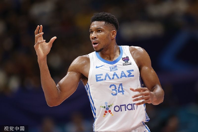 莱万多夫斯基遭遇十二持续失利,雄鹿教练压力巨大!全场沸腾不已 莱万多夫斯基遭遇十二持续失利,雄鹿教练压力巨大!全场沸腾不已